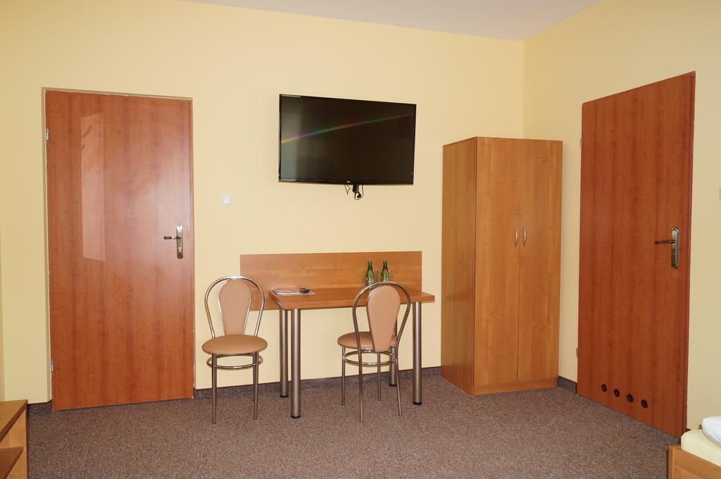 Hotel-Restauracja-Bar Rudka Ostrowiec Świętokrzyski Buitenkant foto