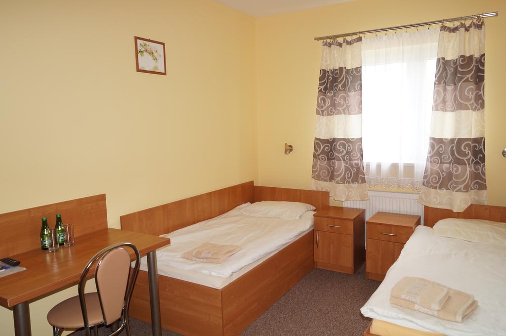 Hotel-Restauracja-Bar Rudka Ostrowiec Świętokrzyski Buitenkant foto