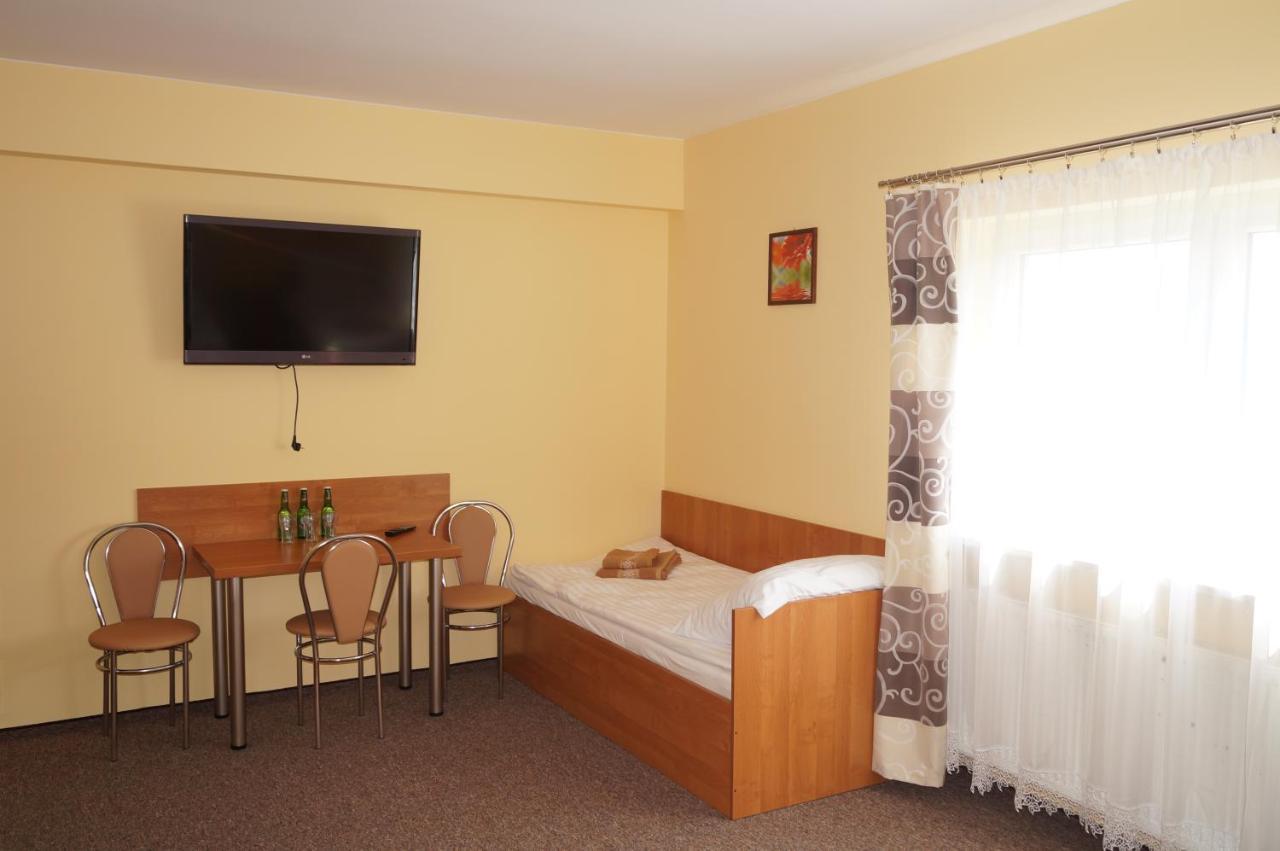 Hotel-Restauracja-Bar Rudka Ostrowiec Świętokrzyski Buitenkant foto